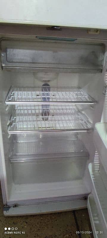 sale my LG japani fridge 3