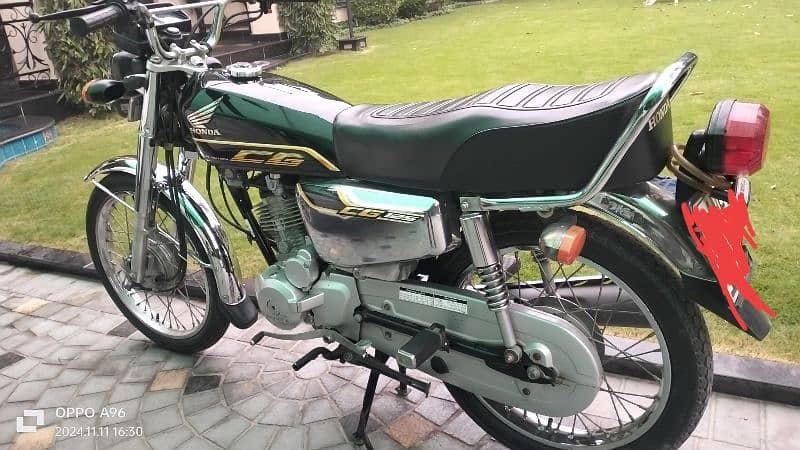 Honda 125 special edition black low mileage 5