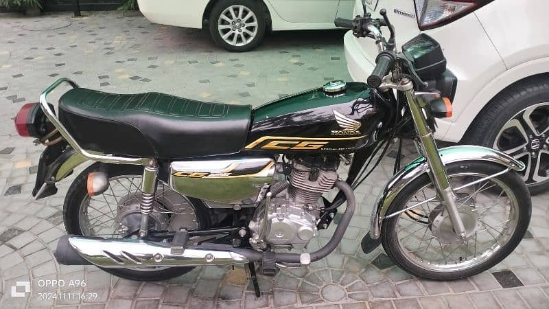 Honda 125 special edition black low mileage 7