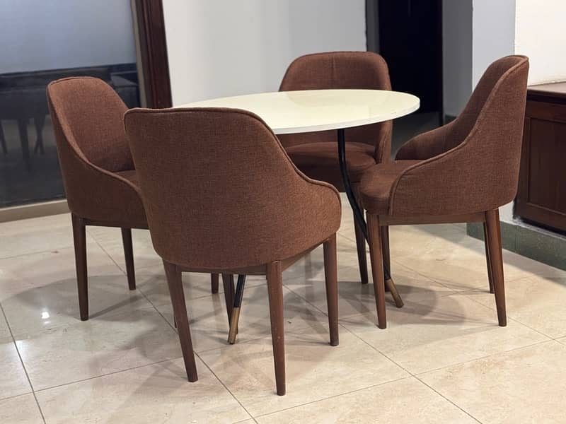 Round Table with 4 Chairs Set 1