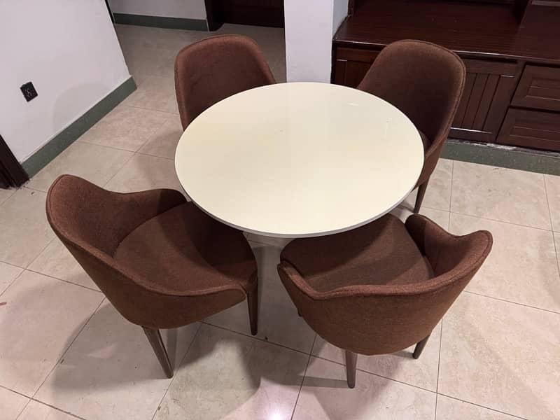 Round Table with 4 Chairs Set 2