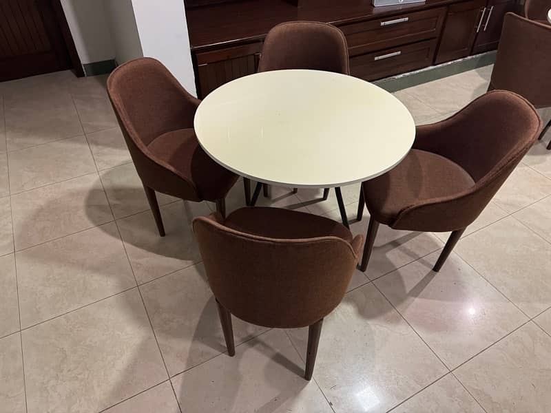 Round Table with 4 Chairs Set 3