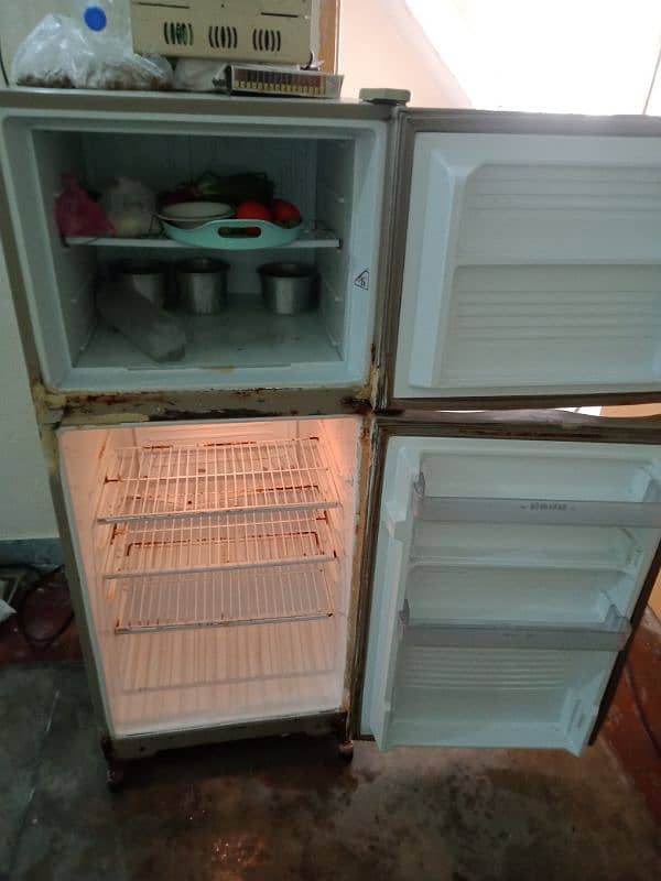 Large size fridge for sale. 0345_7291496Nowshera badrahi 5