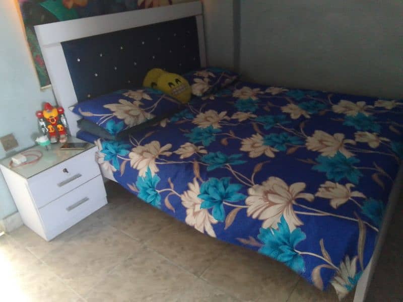 Queen bed with side table and mattress 2