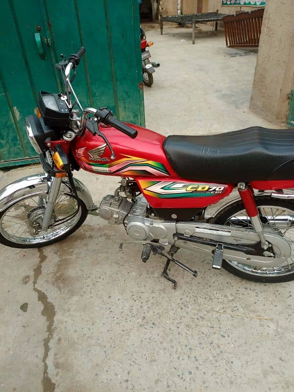 Honda 70 in reasonable price!! condition 10by 10 2