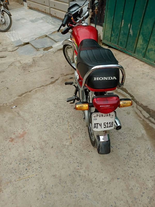 Honda 70 in reasonable price!! condition 10by 10 4