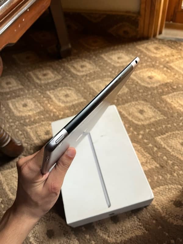 Ipad 6th generation 128gb PTA Official Approved 5