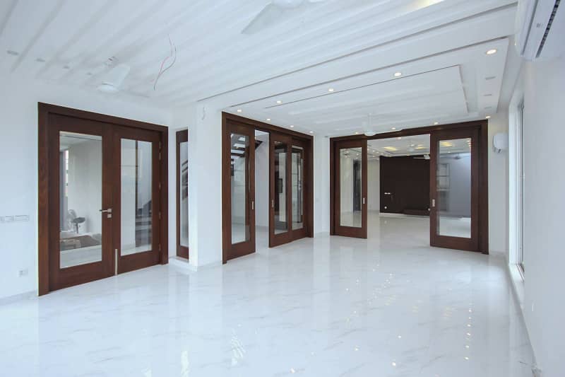 1 Kanal Slightly Used Unique Modern Design House For Sale in SUI GAS Society, Close to park near to DHA Phase 5 3