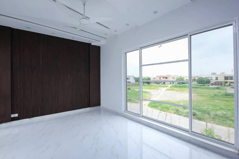 1 Kanal Slightly Used Unique Modern Design House For Sale in SUI GAS Society, Close to park near to DHA Phase 5 8