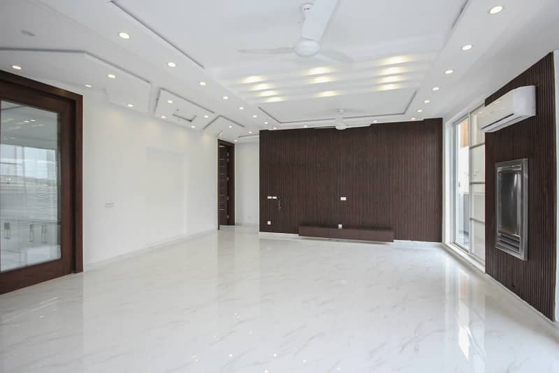 1 Kanal Slightly Used Unique Modern Design House For Sale in SUI GAS Society, Close to park near to DHA Phase 5 10