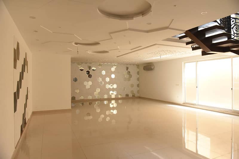 1 Kanal Slightly Used Unique Modern Design House For Sale in SUI GAS Society, Close to park near to DHA Phase 5 28