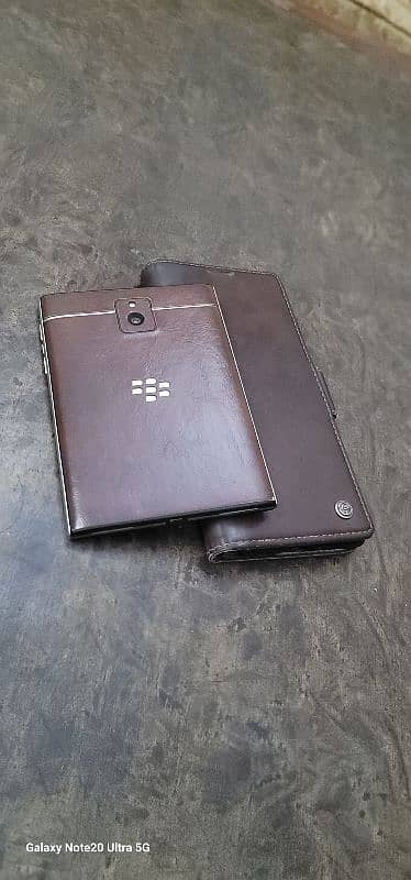 Blackberry passport in lush condition (PTA OFFICIAL APPROVED) 3