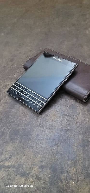 Blackberry passport in lush condition (PTA OFFICIAL APPROVED) 4