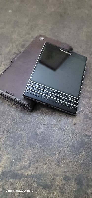 Blackberry passport in lush condition (PTA OFFICIAL APPROVED) 5