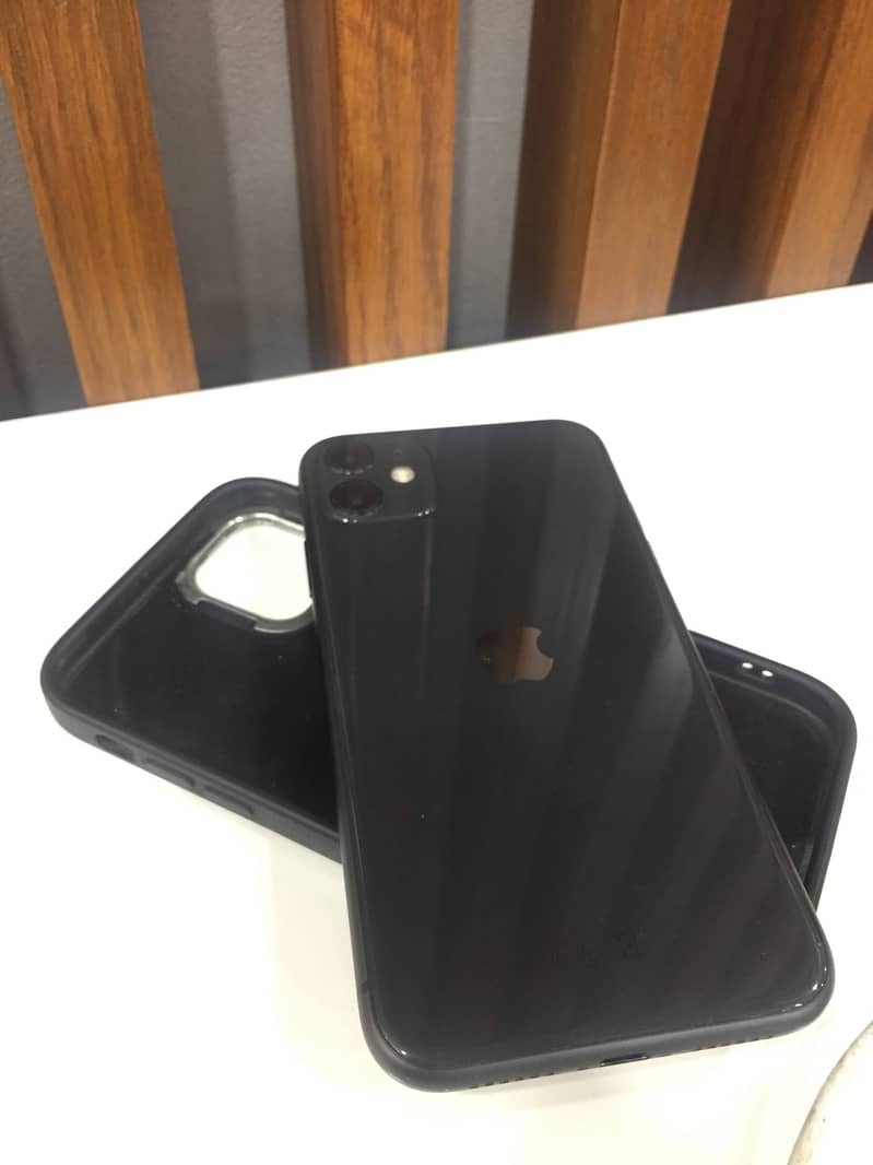 Iphone 11 64 GB NonPTA 4 Months will Work 8