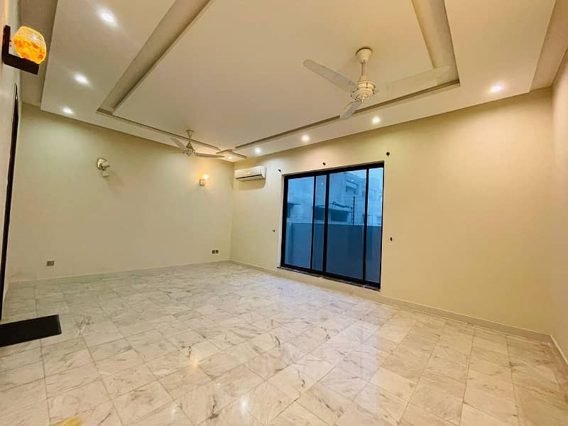 1 kanal Full House Is Available For Rent In DHA Phase 6 Lahore At Super Hot Location. 11