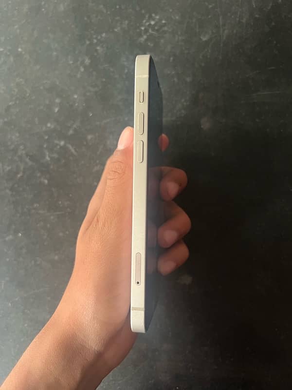 iPhone 12 colour white 2