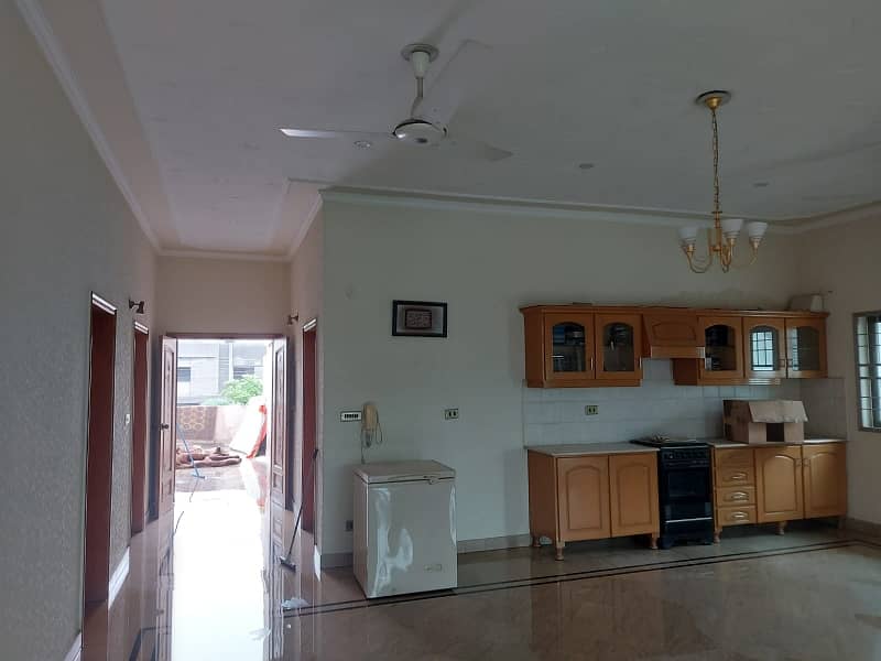 1 Kanal House Available In DHA Phase 4 - Block CC For sale 4