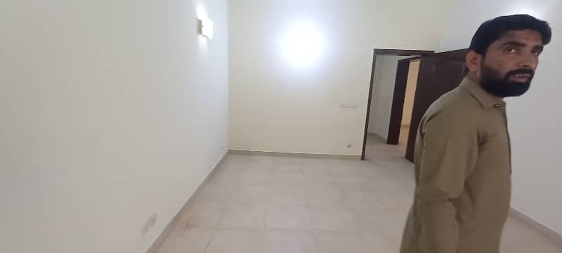 Kanal 2bed Lower Portion With Servant Quarter For Rent In Dha Phase 4 10