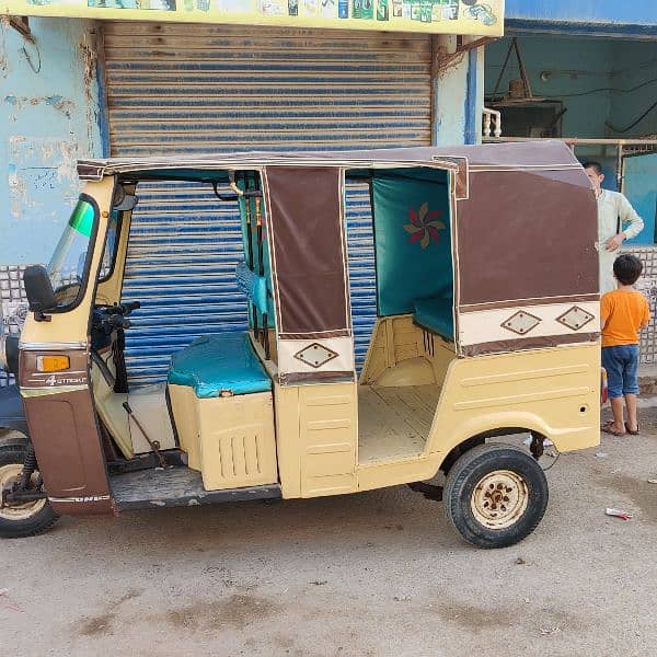 sazgar six seater rickshaw 4