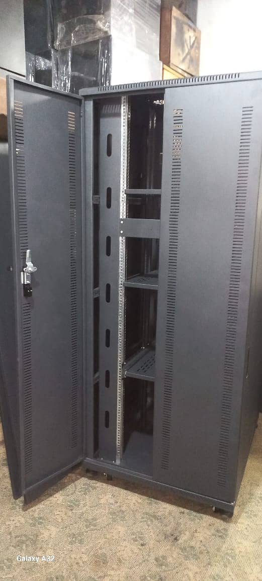 Server racks | IT racks | Networking racks | UPS storage racks 3