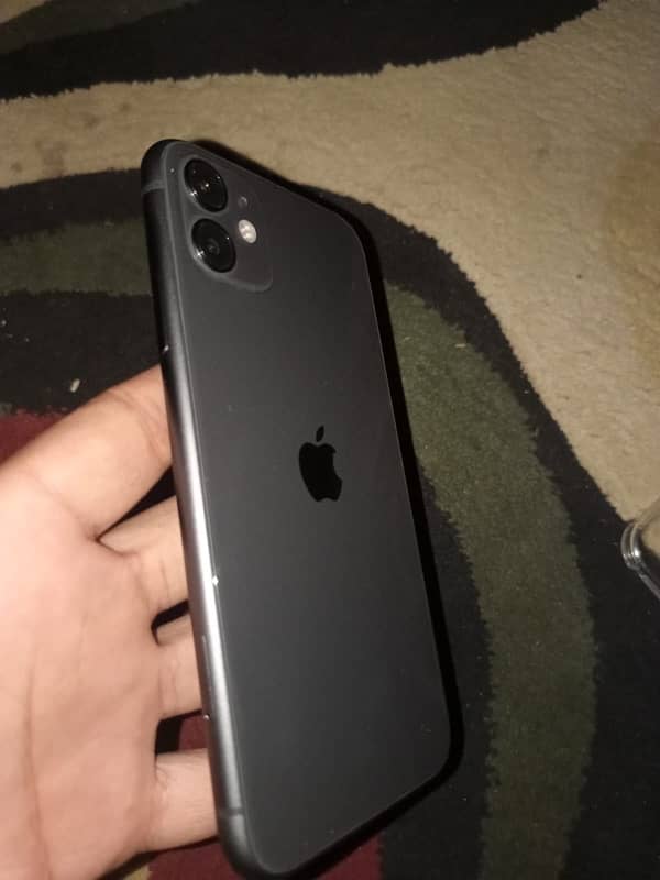 iphone 11 10/10 condition 2