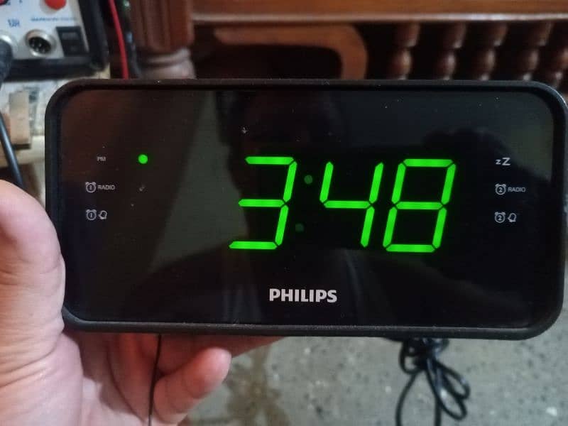 Philips Digital Table Clock Radio 0