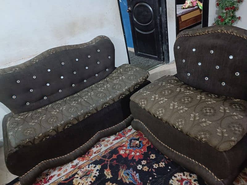 10 seater sofa set for sale at a negotiable price 0