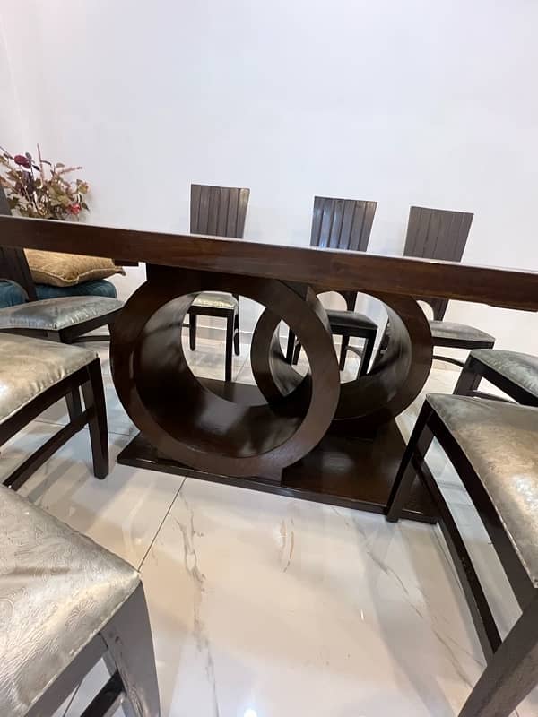 8 seater dining table for sale price will be negotiable 2