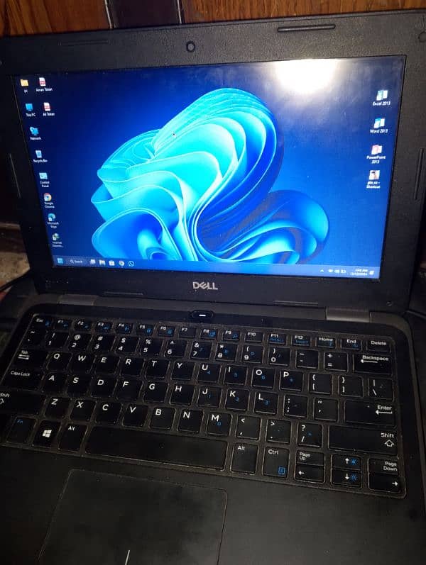 Dell Laptop 3