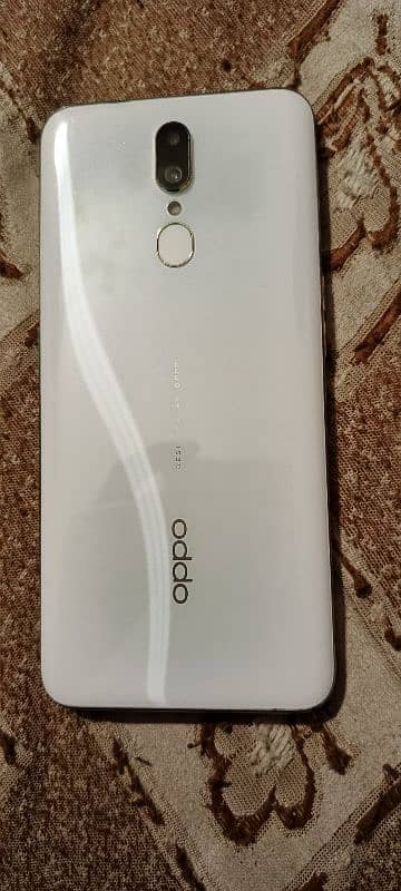 Oppo F11    8/256 0