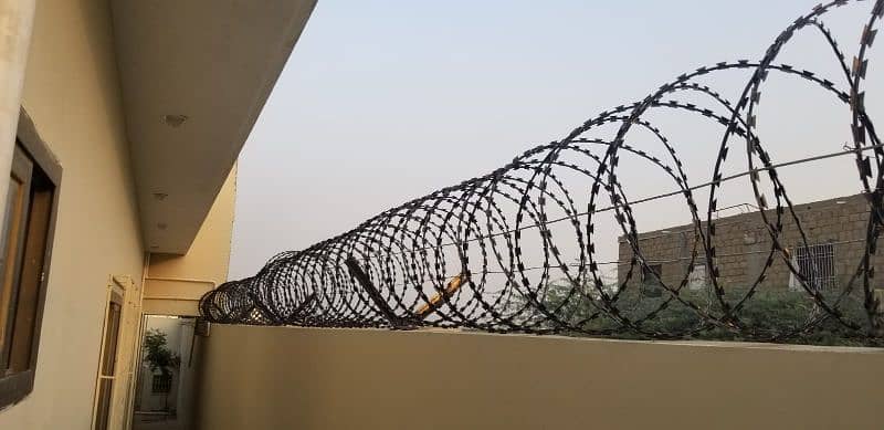 Razor wire - Barbed wire - Jali fence - Security wire - Chain link 3