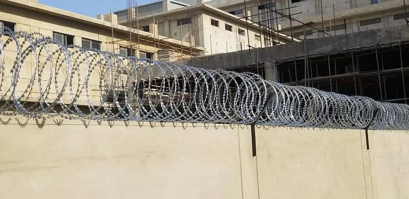 Razor wire - Barbed wire - Jali fence - Security wire - Chain link 4