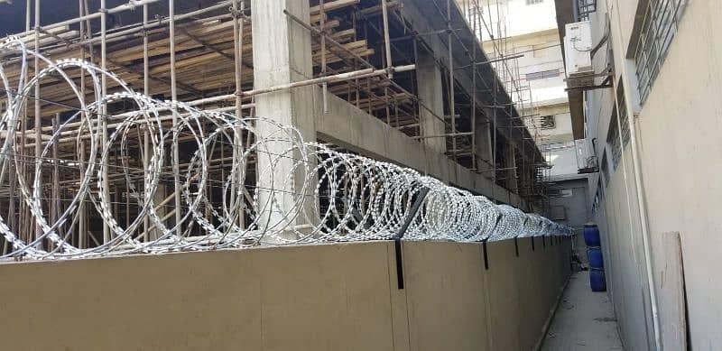 Razor wire - Barbed wire - Jali fence - Security wire - Chain link 5