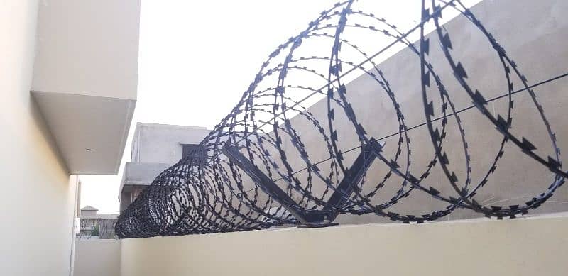 Razor wire - Barbed wire - Jali fence - Security wire - Chain link 6