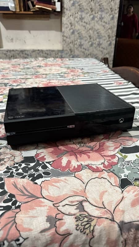 Xbox one 500gb 9/10 condition 1