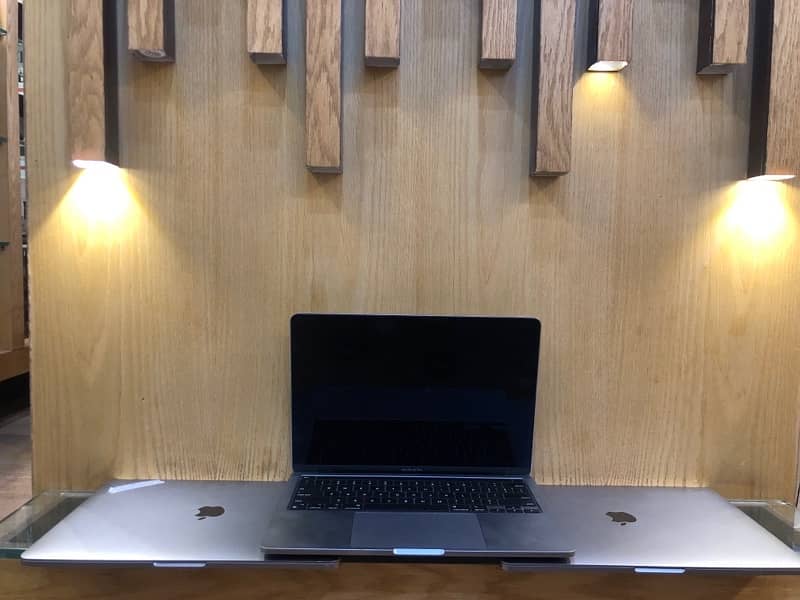 mac book pro m1 13.3inch 16 gb ram 2tb storage 0