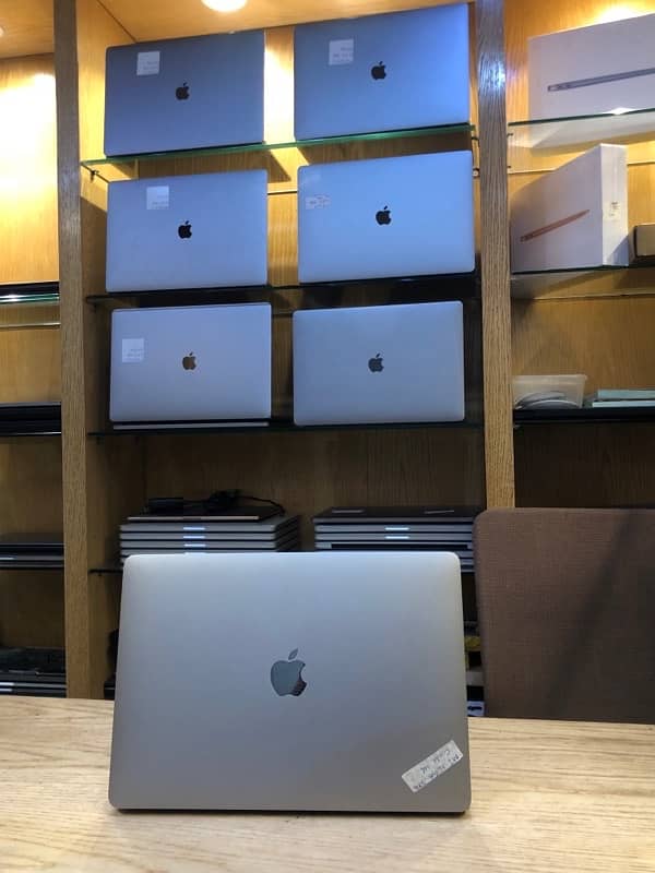 mac book pro m1 13.3inch 16 gb ram 2tb storage 1