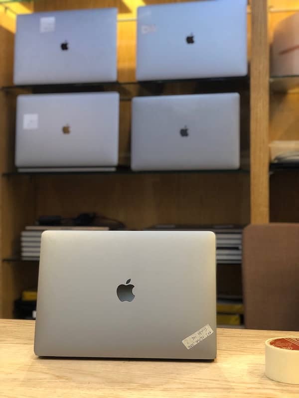 mac book pro m1 13.3inch 16 gb ram 2tb storage 2