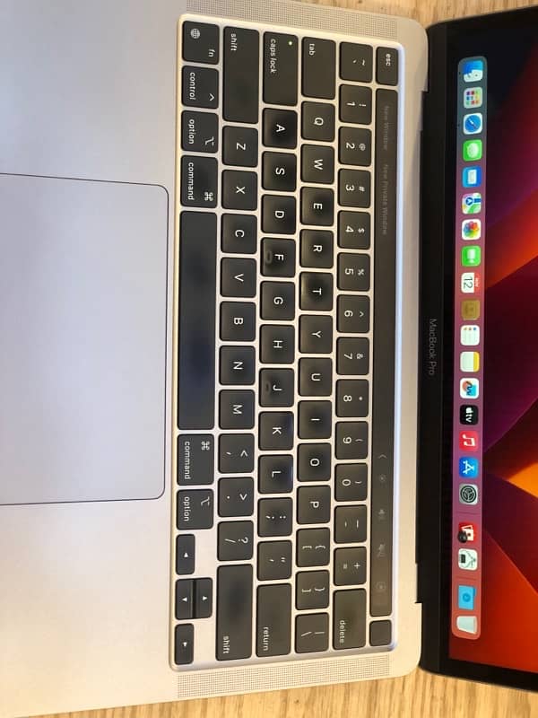 mac book pro m1 13.3inch 16 gb ram 2tb storage 6