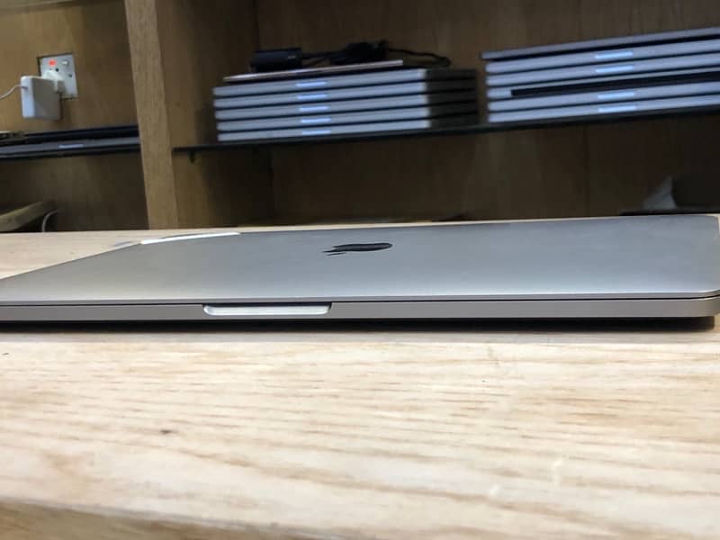 mac book pro m1 13.3inch 16 gb ram 2tb storage 8