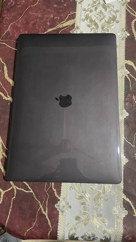 Macbook pro 2019 ( 15.4 inch) 2