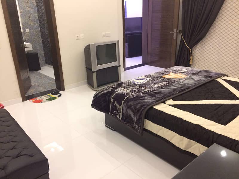 01 Kanal Ultra Modern Sligthly used Like Brand New Full Furnished/Basement House Available For Sale in dha phase 6, Near To Park 19