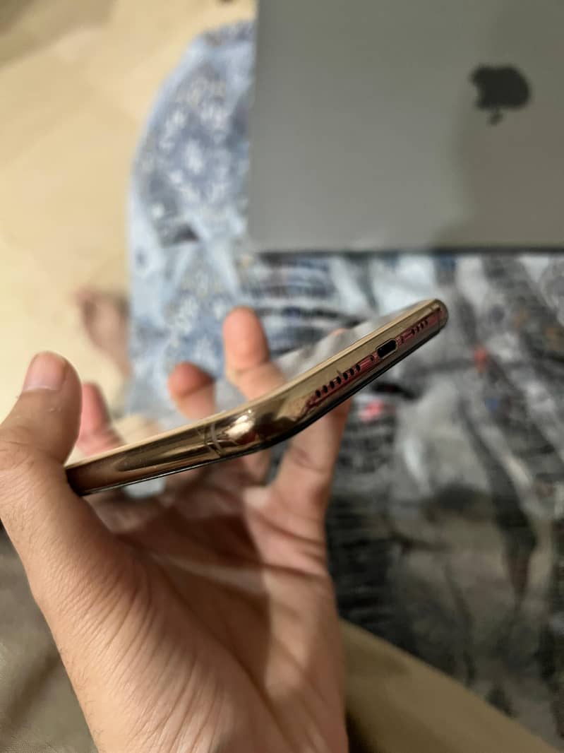 Iphone Xs max 4