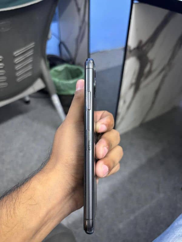 iphone 11 Pro Max NON PTA JV 5