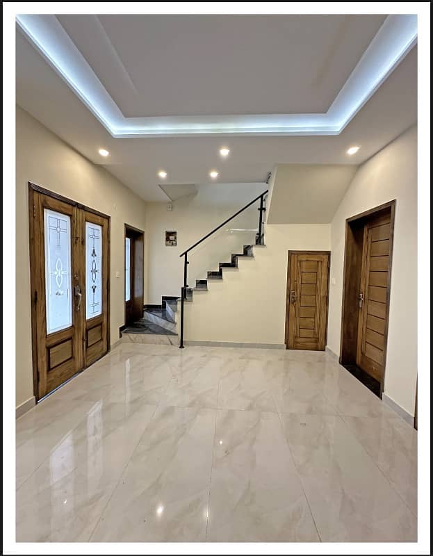 BEST OPPORTUNITY TO BUY 5 MARLA BRAND NEW HOUSE ON PRIME LOCATION ( M7 B BLOCK) 17