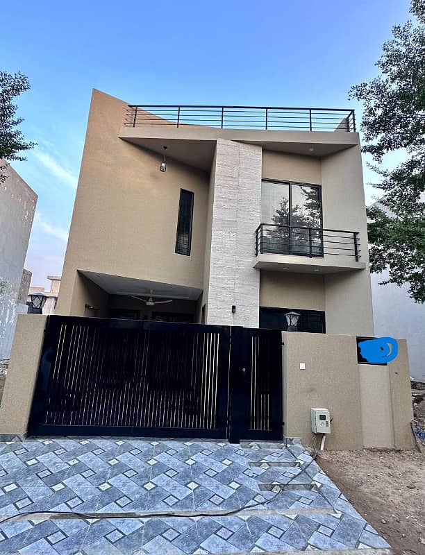 BEST OPPORTUNITY TO BUY 5 MARLA BRAND NEW HOUSE ON PRIME LOCATION ( M7 B BLOCK) 29