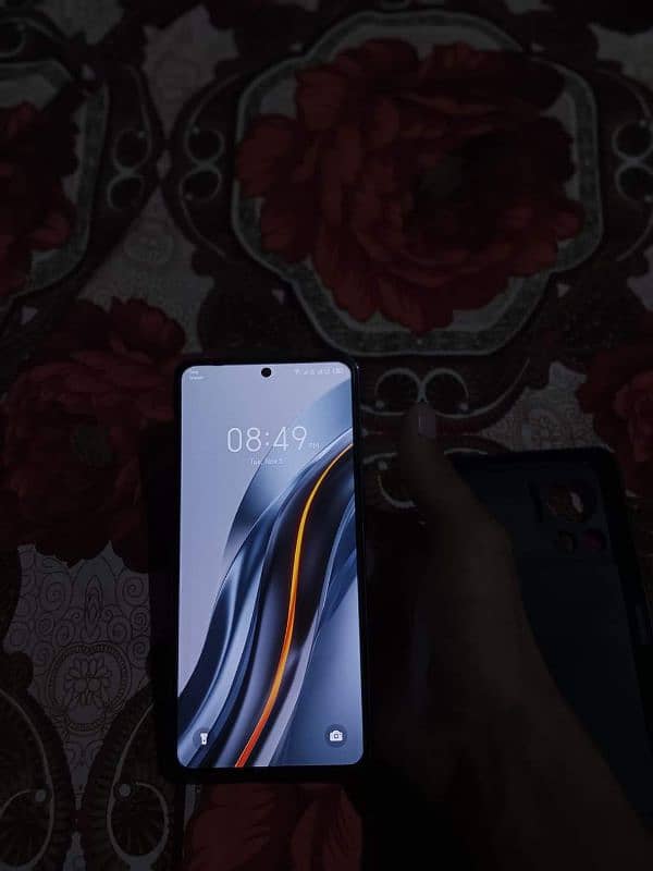 Infinix Note 12 ViP             AMOLED, 1B colors, 120Hz,(peak)  256gb 1