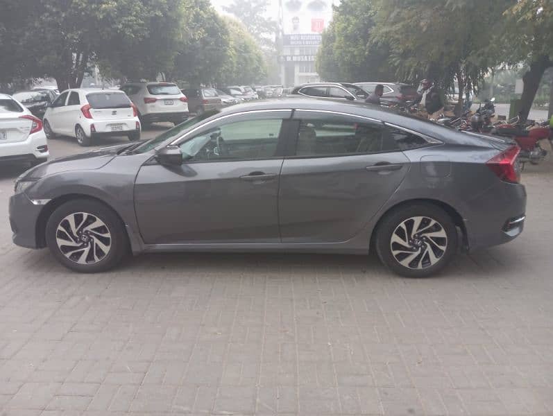 I urgently want to sale my Honda Civic VTi Oriel Prosmetic 2016/2017 3