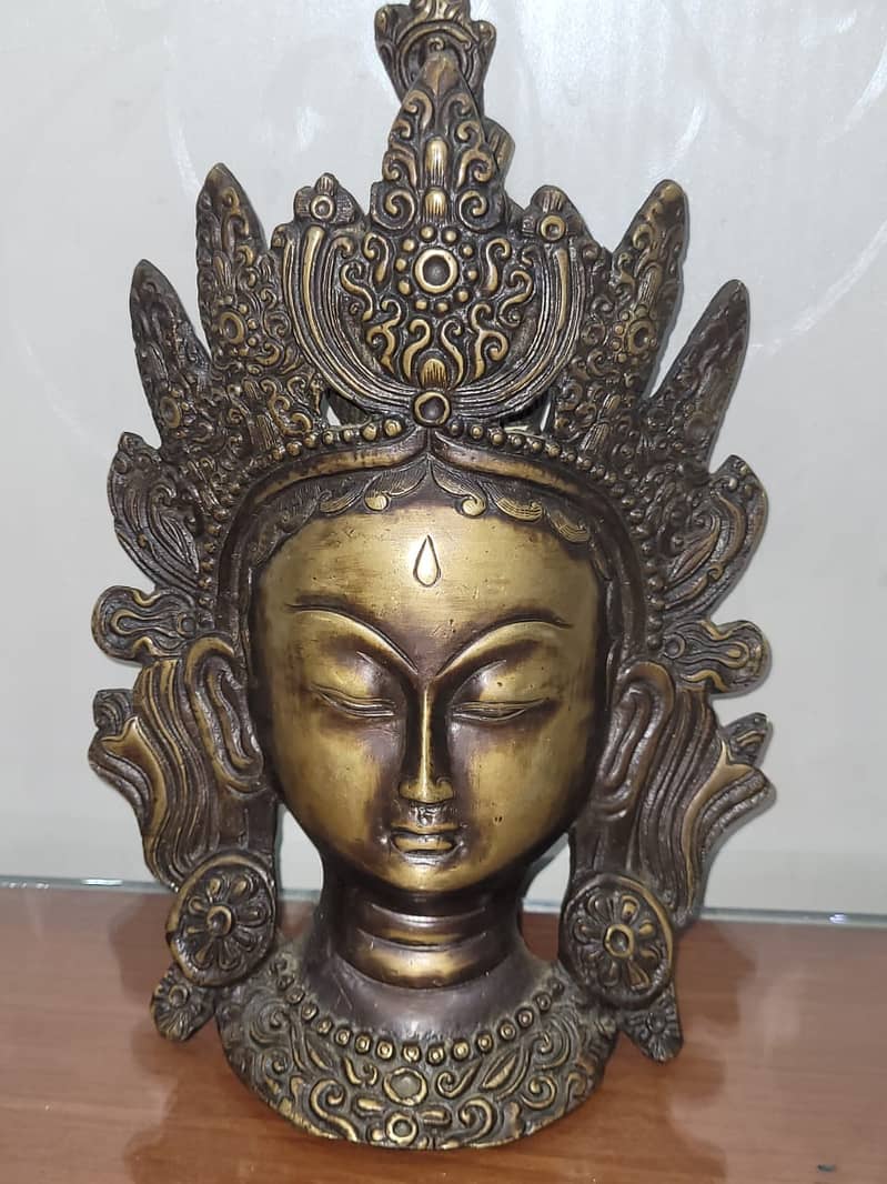 ANTIQUE WORLD PRESENT A WORTSEING HANDMADE SCULPRIT IMPOTED IN METAL 18